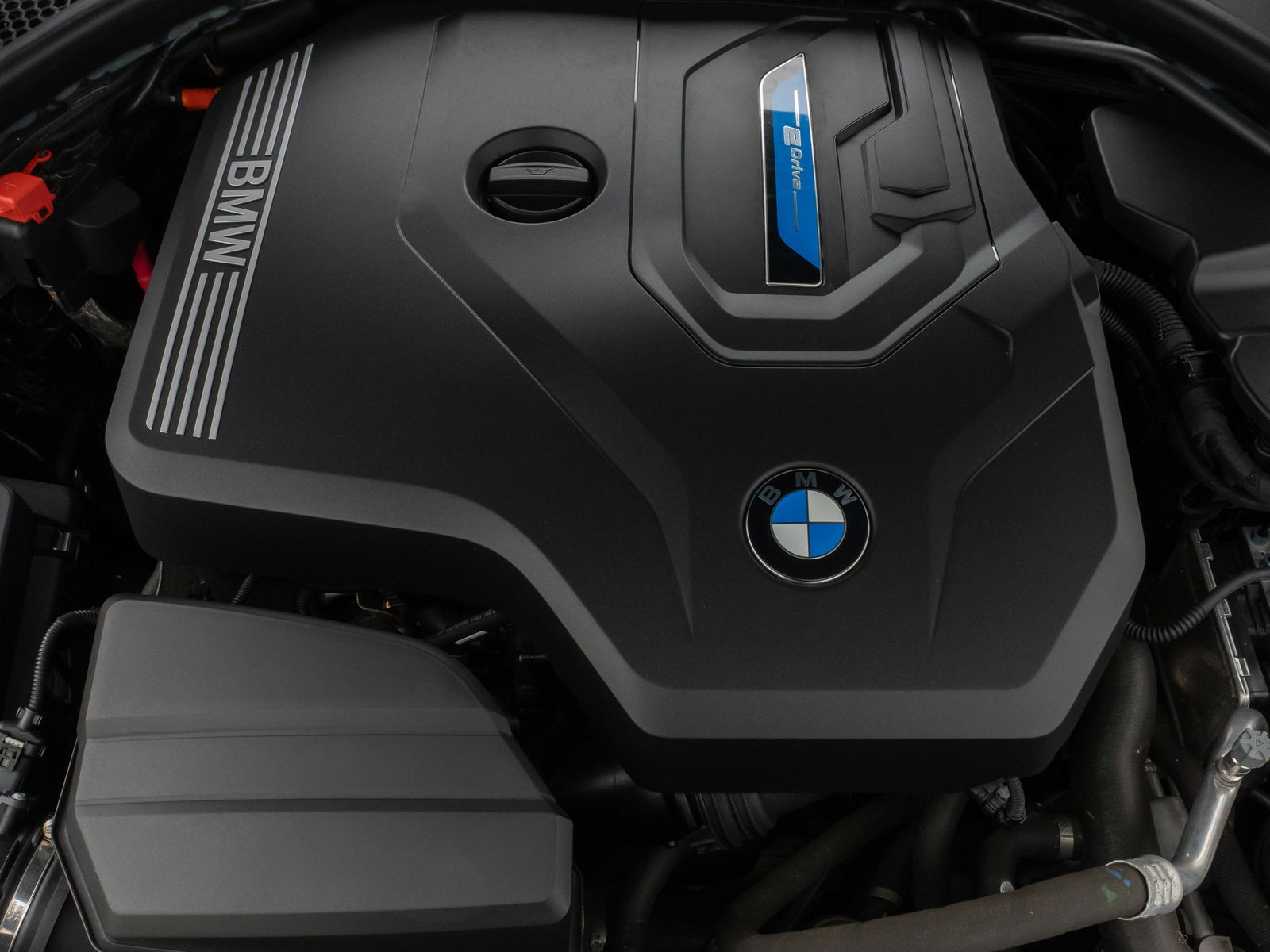 Fahrzeugabbildung BMW 330e ACC Alarm DAB CockpitPr HiFi PDC WLAN Sport