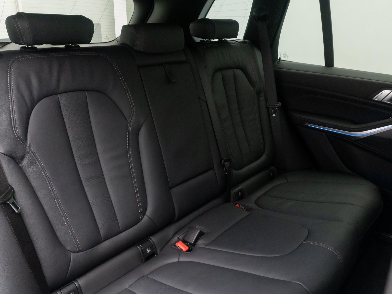 Fahrzeugabbildung BMW X5 xD45e M Sport HUD Kamera AHK Alarm DAB 21Zoll