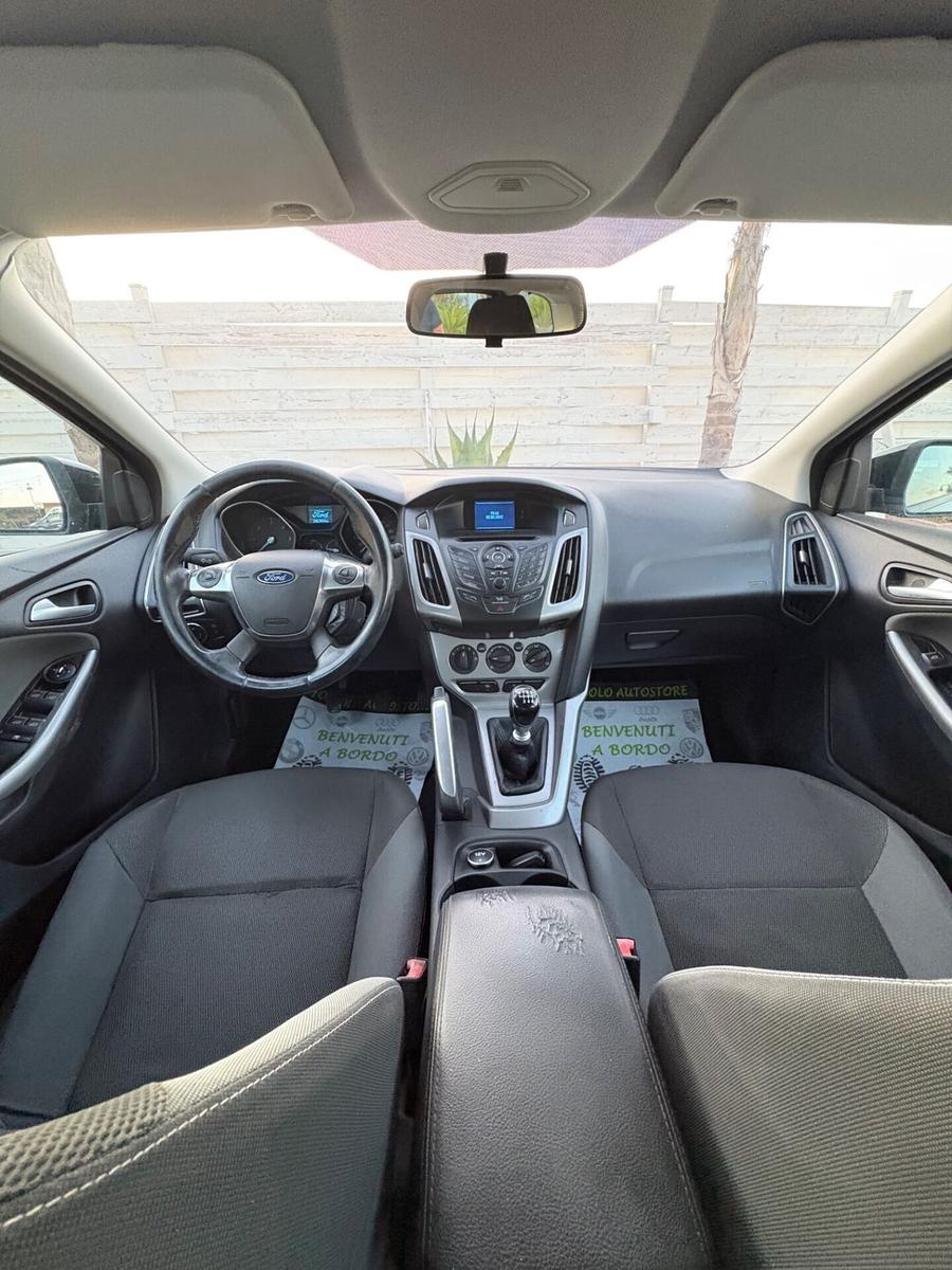 Ford Focus 2012 — photo 11