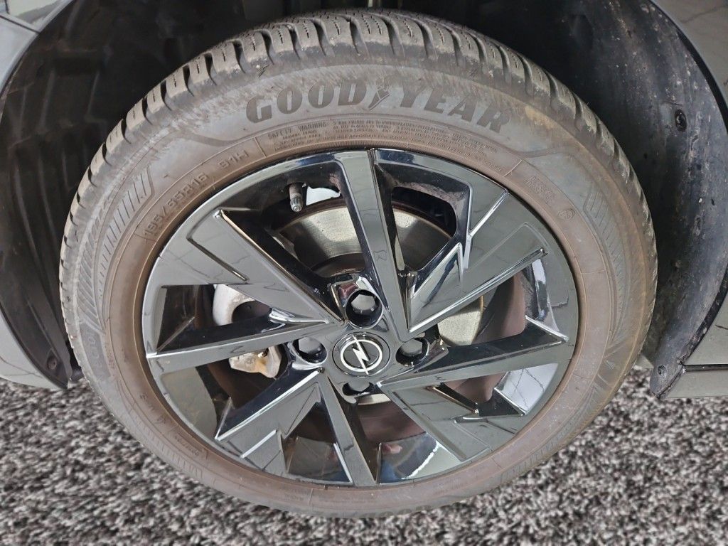 Fahrzeugabbildung Opel Corsa 1.2 GS Navi Sitz/Lenkradheizung PDC LED DA