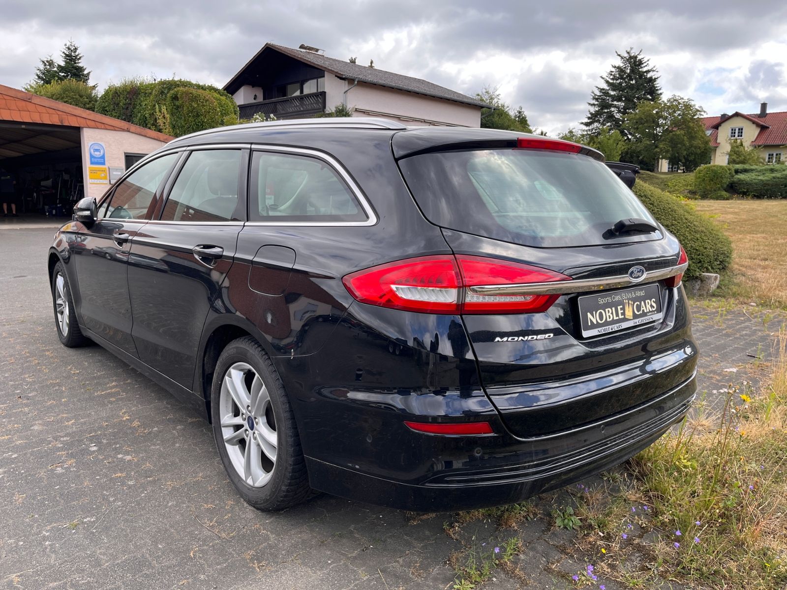 Fahrzeugabbildung Ford Mondeo Turnier Titanium NAV SHZ PDC 17"