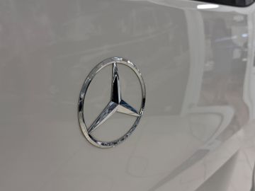 Mercedes V 220 - 11