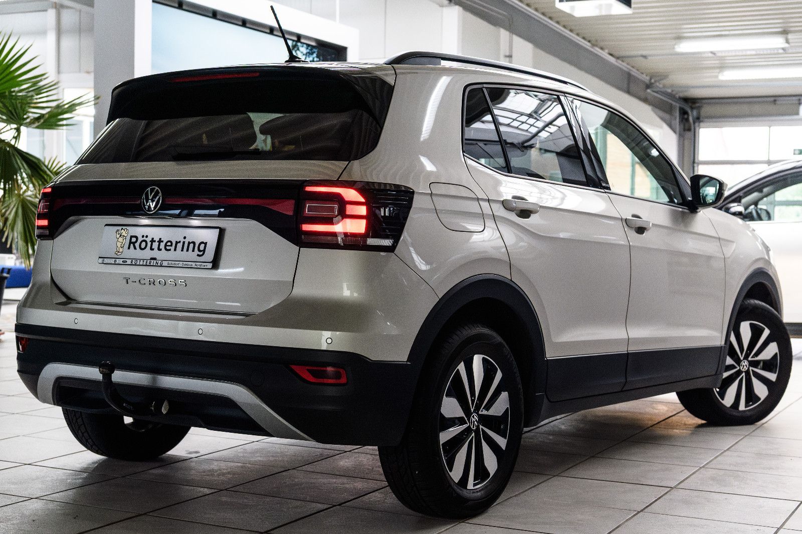 Fahrzeugabbildung Volkswagen T-Cross Move+AHK+GJR+NAVI+SHZ+ALU+ACC+DAB
