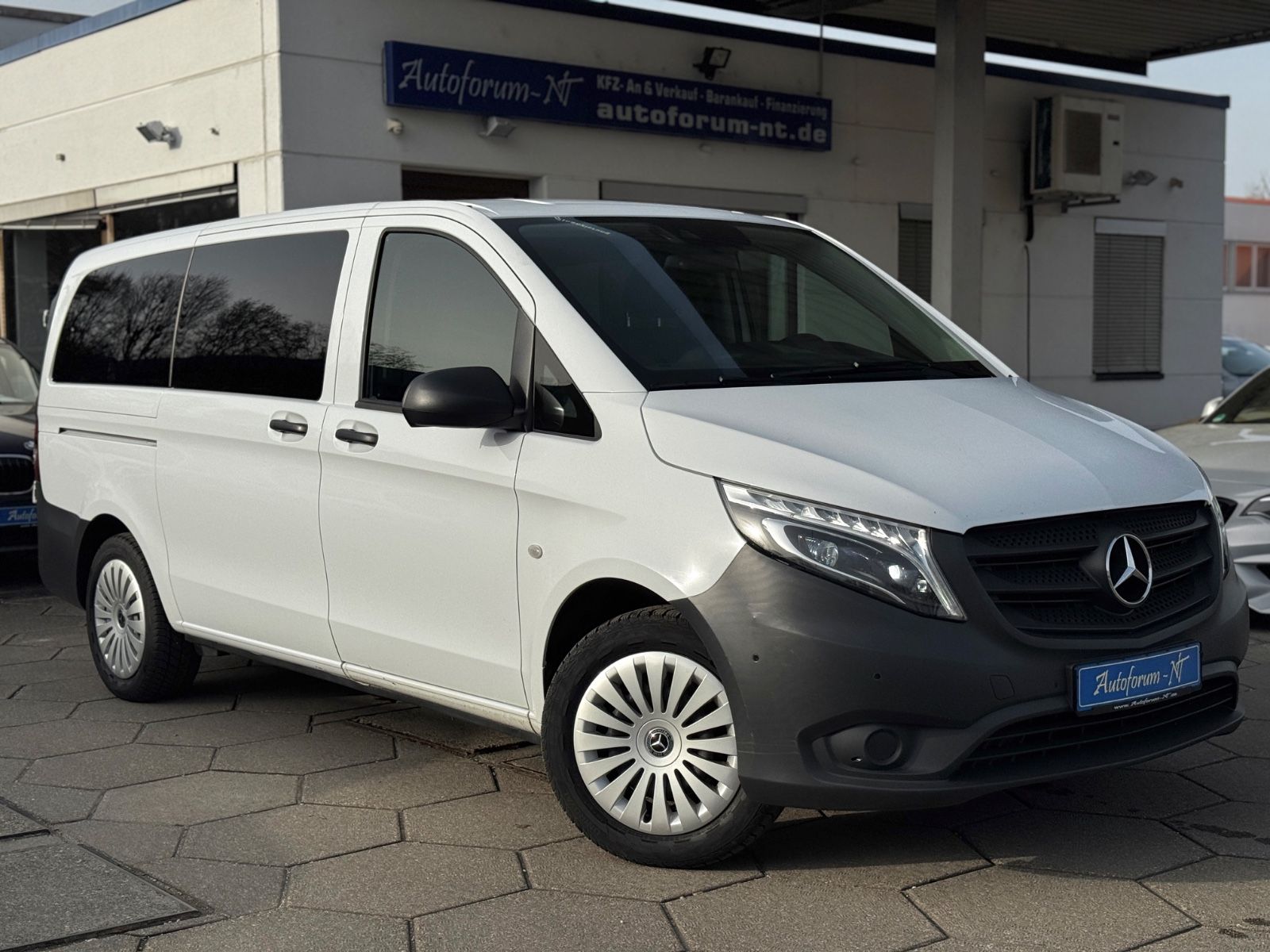 MERCEDES-BENZ Vito Tourer 116 CDI Edition 4x4 lang 8-Sitze/LED