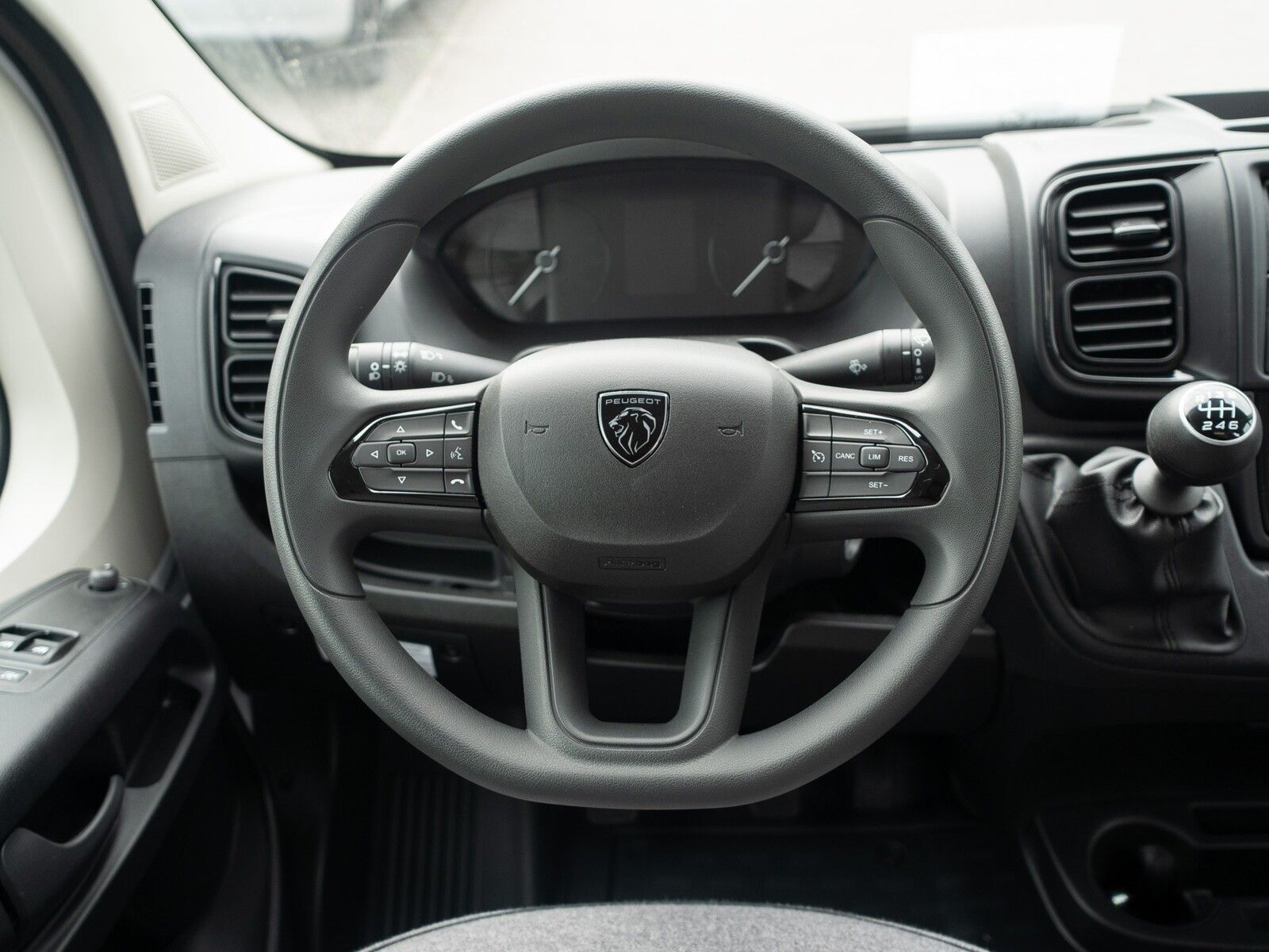 Fahrzeugabbildung Sunlight Cliff 600 Modelljahr 2026 mit Markise!