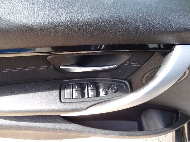 Fahrzeugabbildung BMW 318i Sport Line/1.Hd/70TKM/SitzH/PDC/