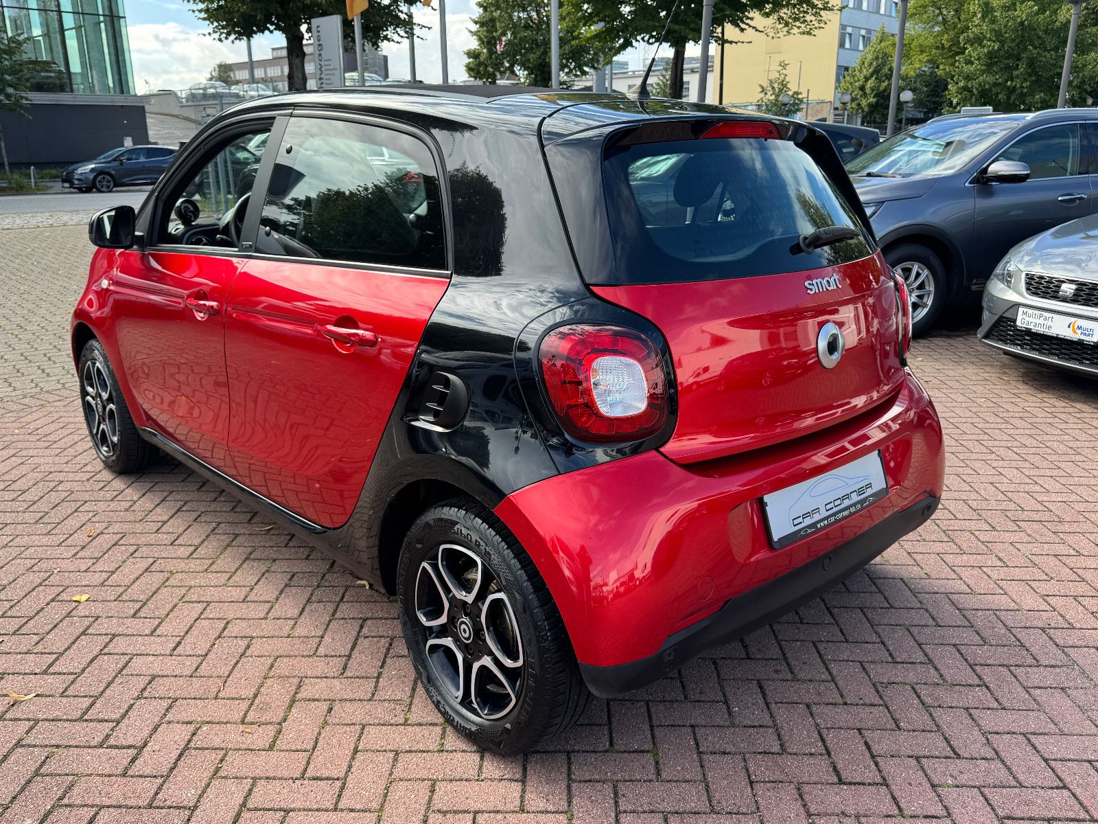 Fahrzeugabbildung Smart ForFour 66KW PRIME EXCLUSIVE PANO NAVI LED VOLL