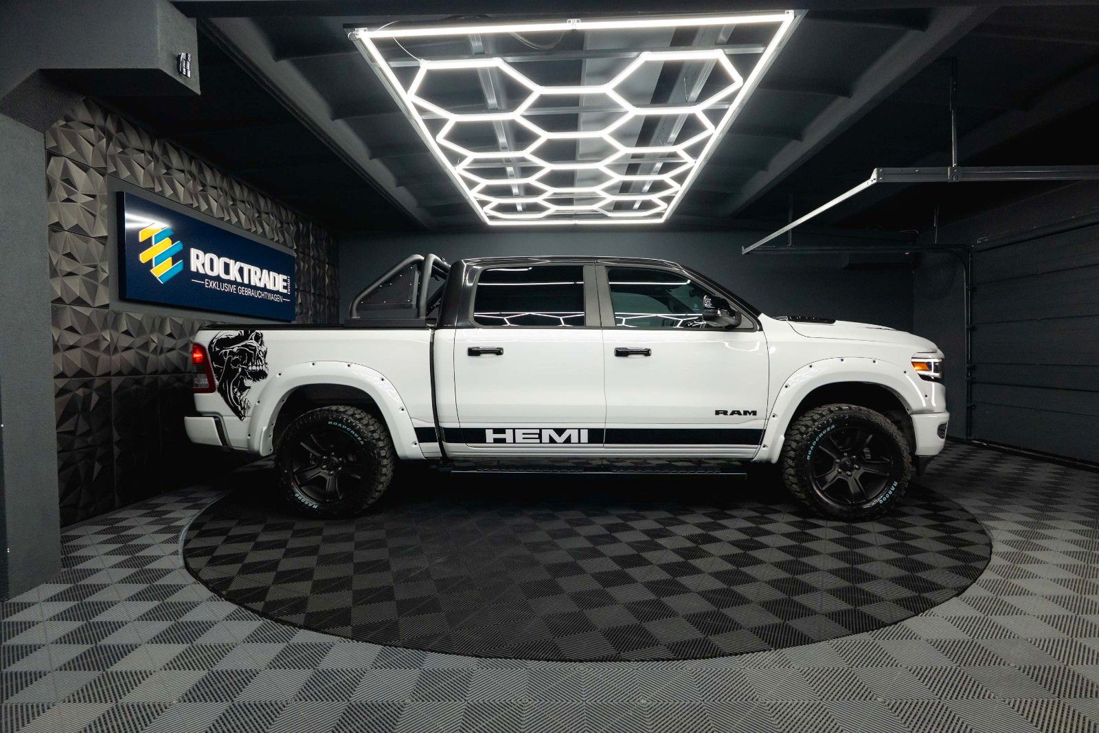 Fahrzeugabbildung Dodge RAM 5.7 V8 HEMI OFFROAD Night Limited 19% LED