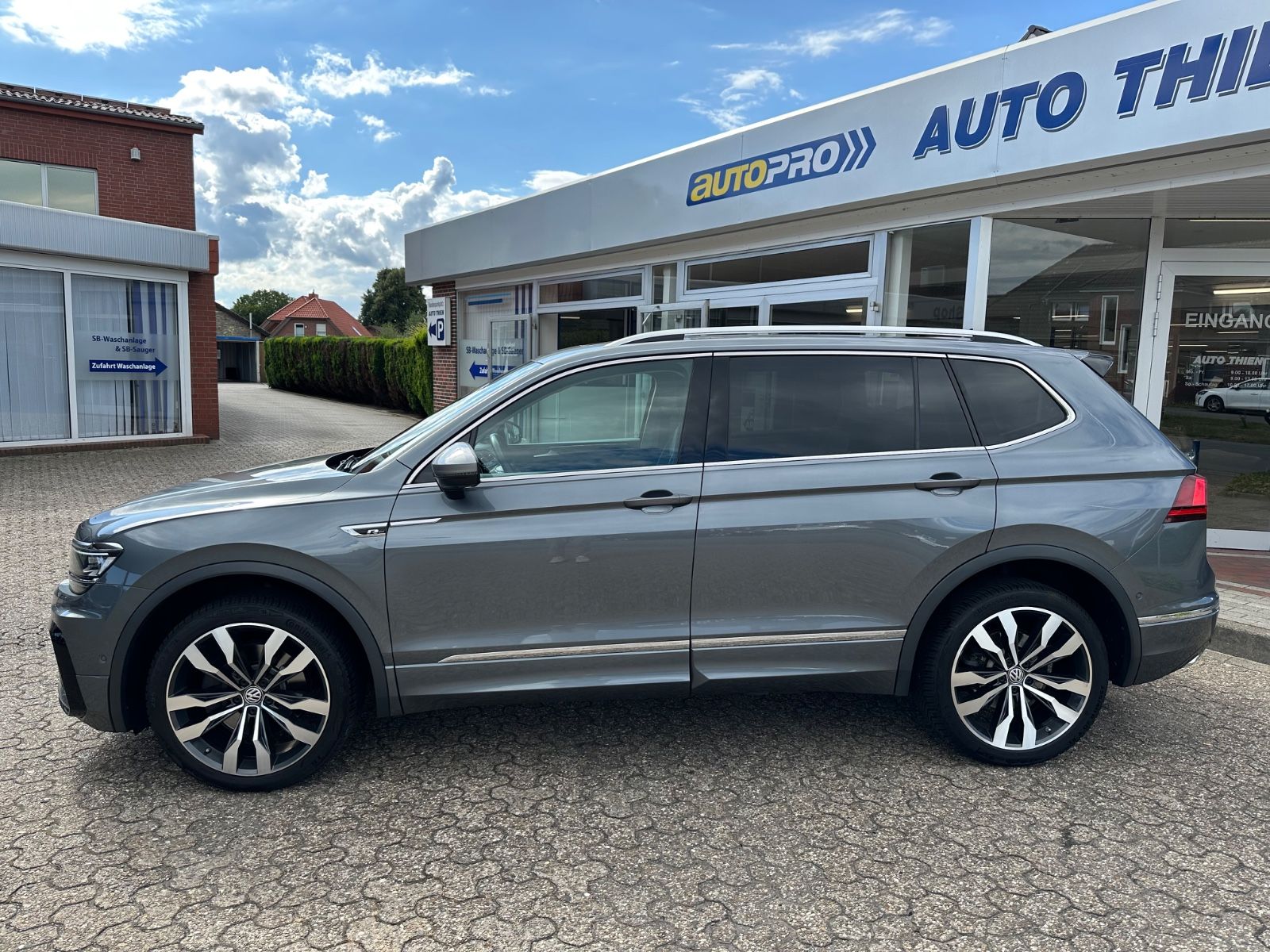 Fahrzeugabbildung Volkswagen Tiguan Allspace 2.0 TDI 4M R-Line AHK/Pano/LED