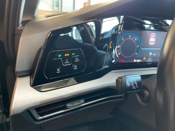 Volkswagen Golf VIII Lim. Life *FAHRSCHULAUTO*LED*AHK*ACC*