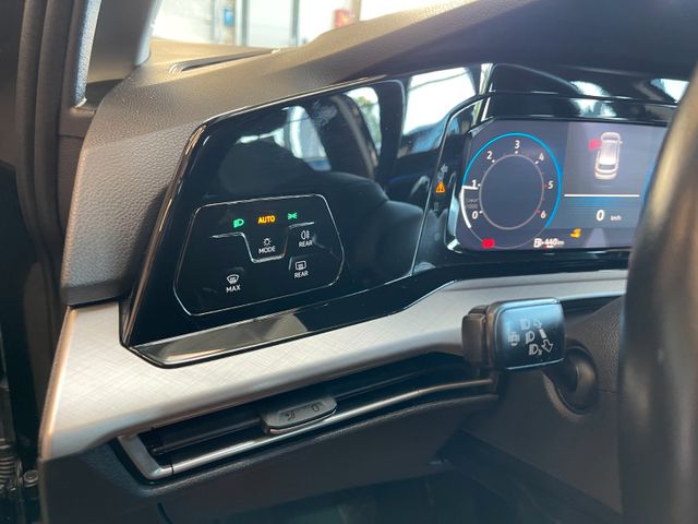 Volkswagen Golf VIII Lim. Life *FAHRSCHULAUTO*LED*AHK*ACC*