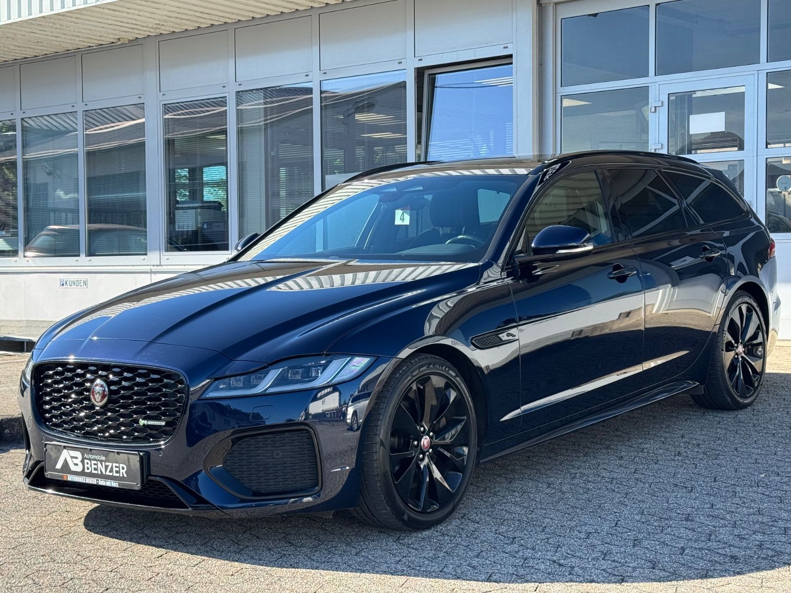 Fahrzeugabbildung Jaguar XF Sportbrake R-Dynamic SE AWD/PANO/KAM/MERIDIAN