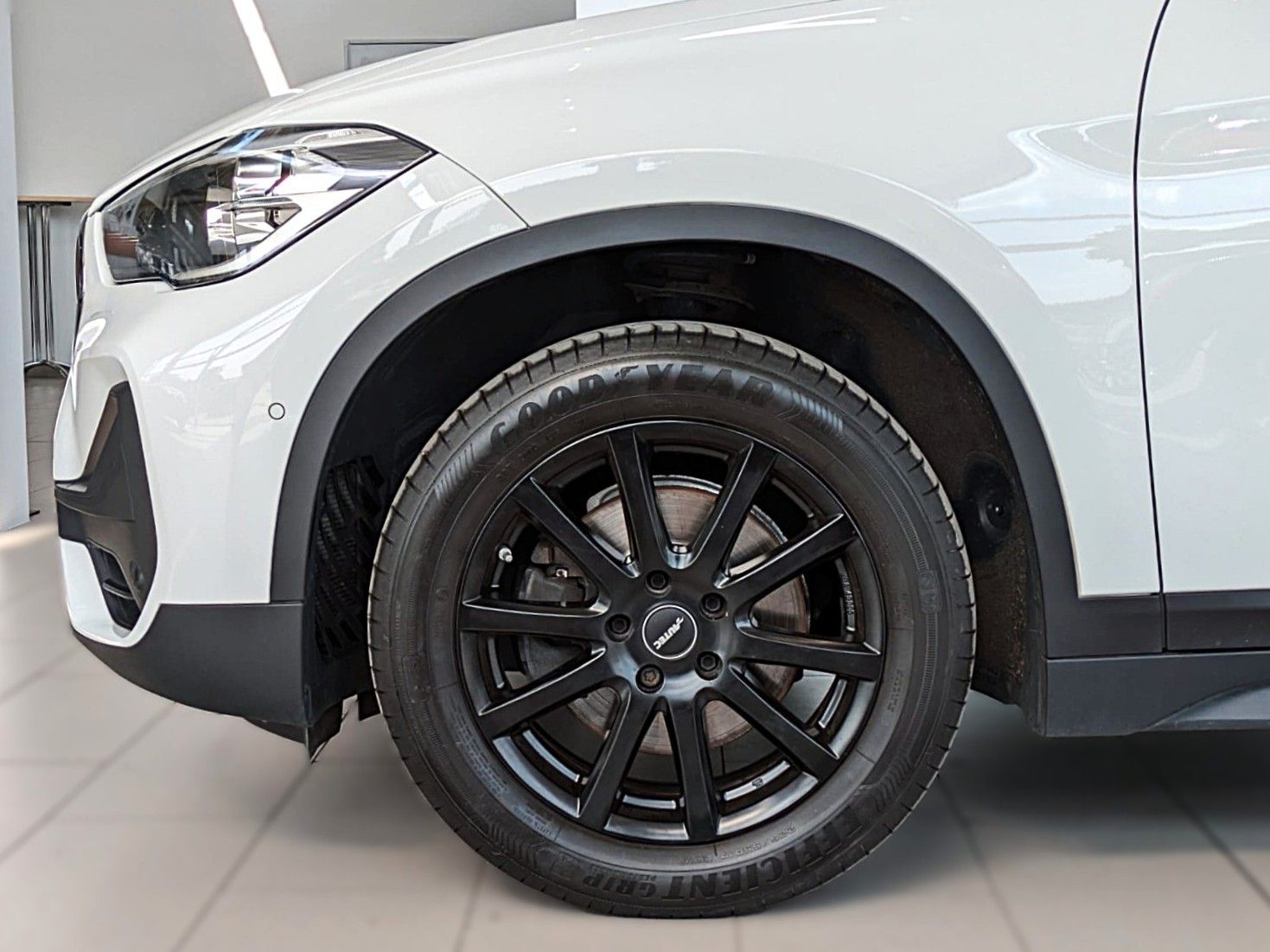 Fahrzeugabbildung BMW X1 18i LCI NAVI SHZ AHK PDC KLIMAAUT 8xALU