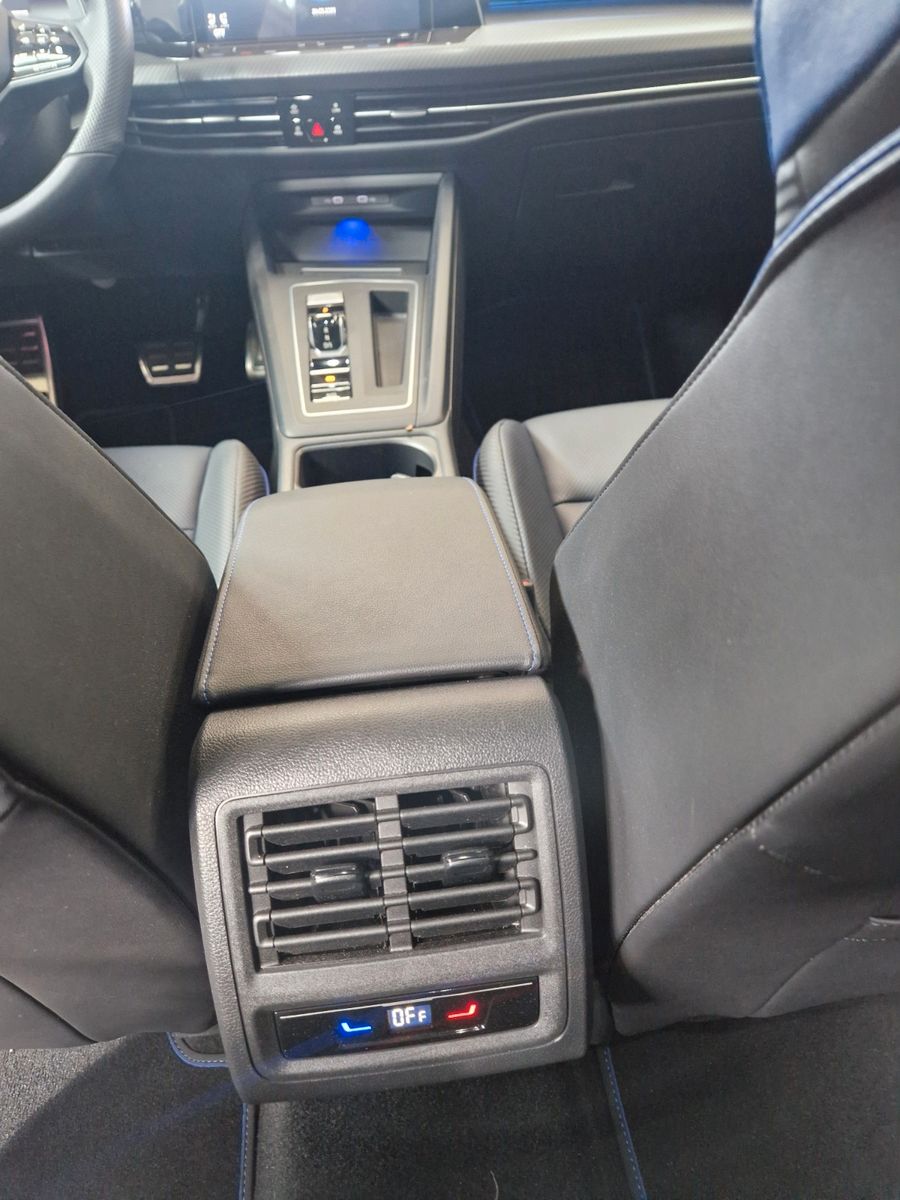 Volkswagen Golf VIII R 4MOTION PANO AMBIENTE DEKRA PERFORM foto 14