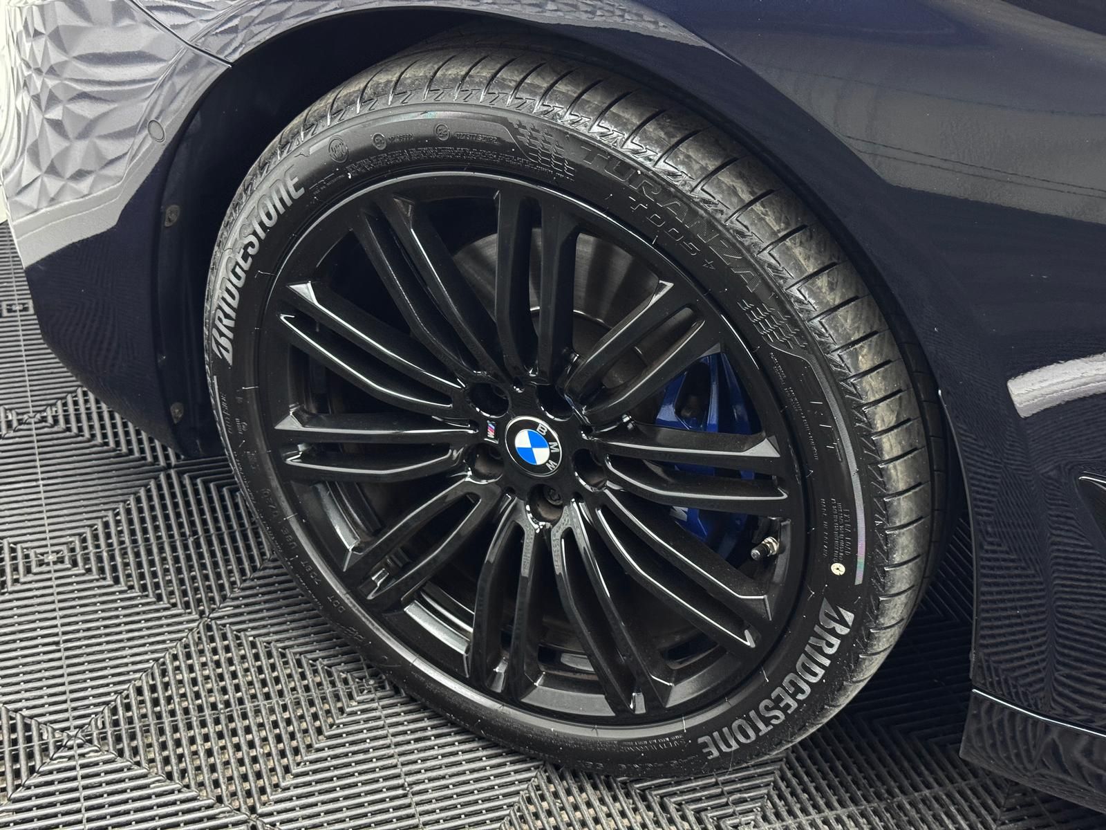Fahrzeugabbildung BMW 530d M-PAKET*ACC*H&K*KEYLESS*HUD*R-CAM*DAB*LIVE