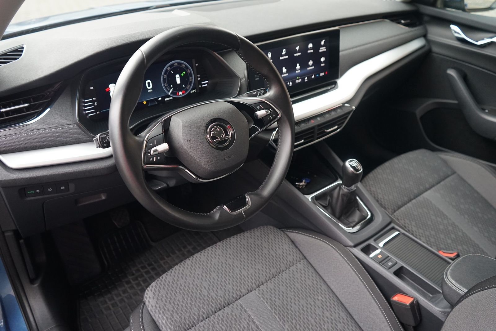 Skoda Octavia Combi 1.5 TSI First Edition LED Navi PDC foto 24