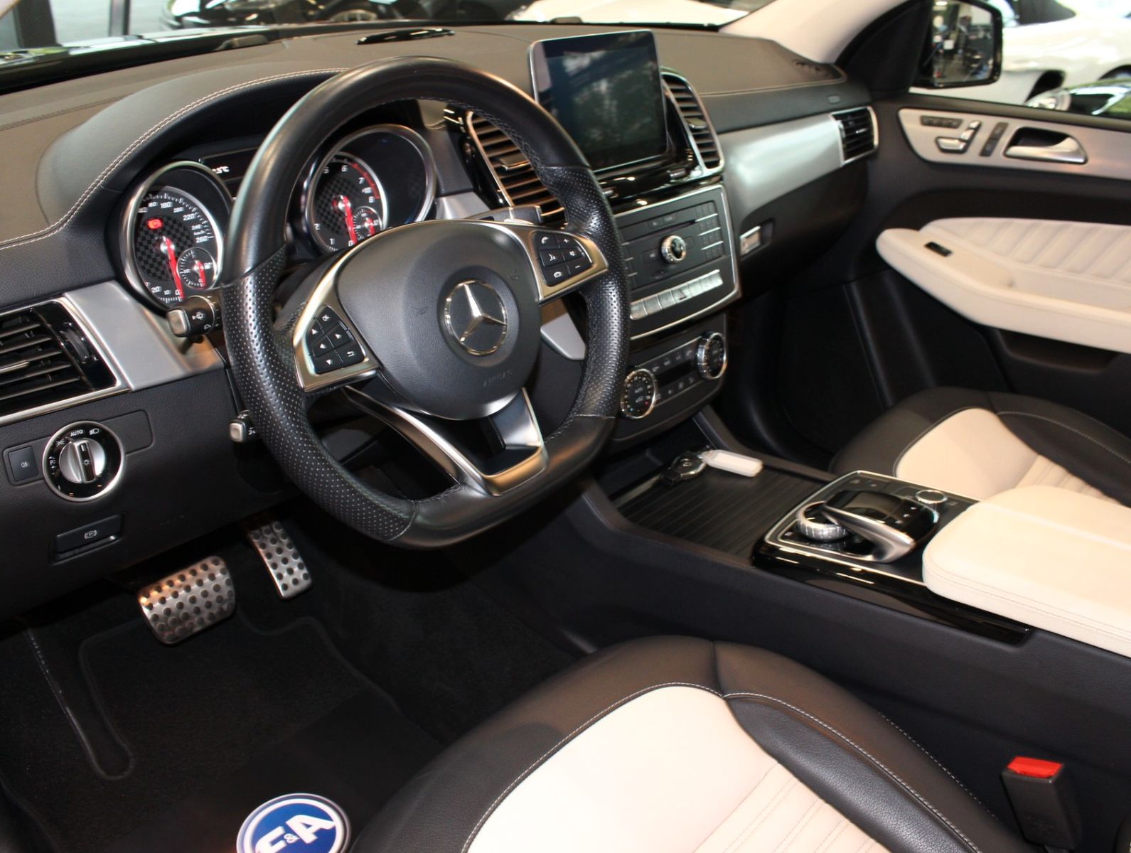 Fahrzeugabbildung Mercedes-Benz GLE 500 4Matic Coupe AMG Line Pano*Standhzg*LED