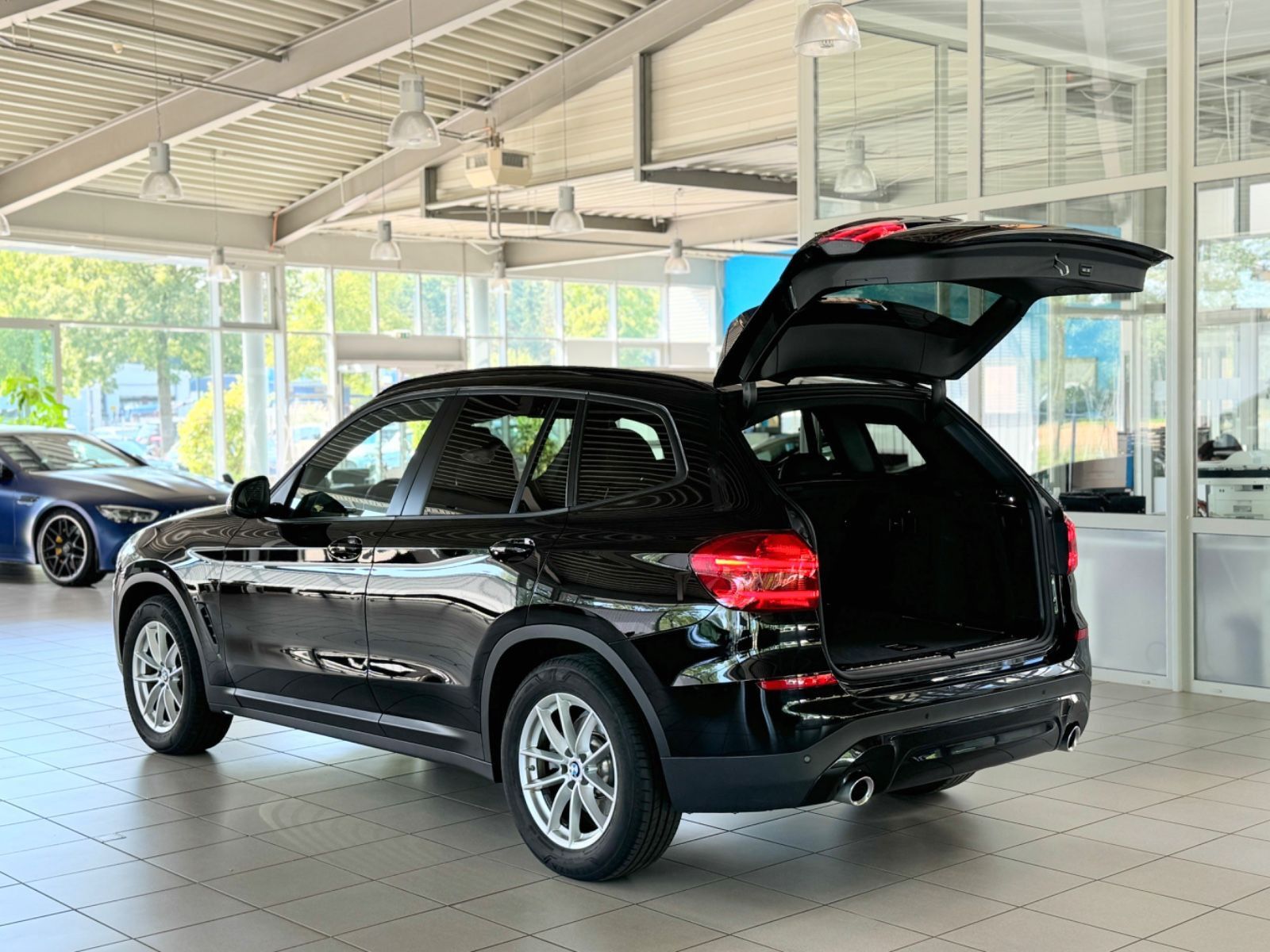 Fahrzeugabbildung BMW X3 xD20d HiFi Komfort Sport Individual Leder LED