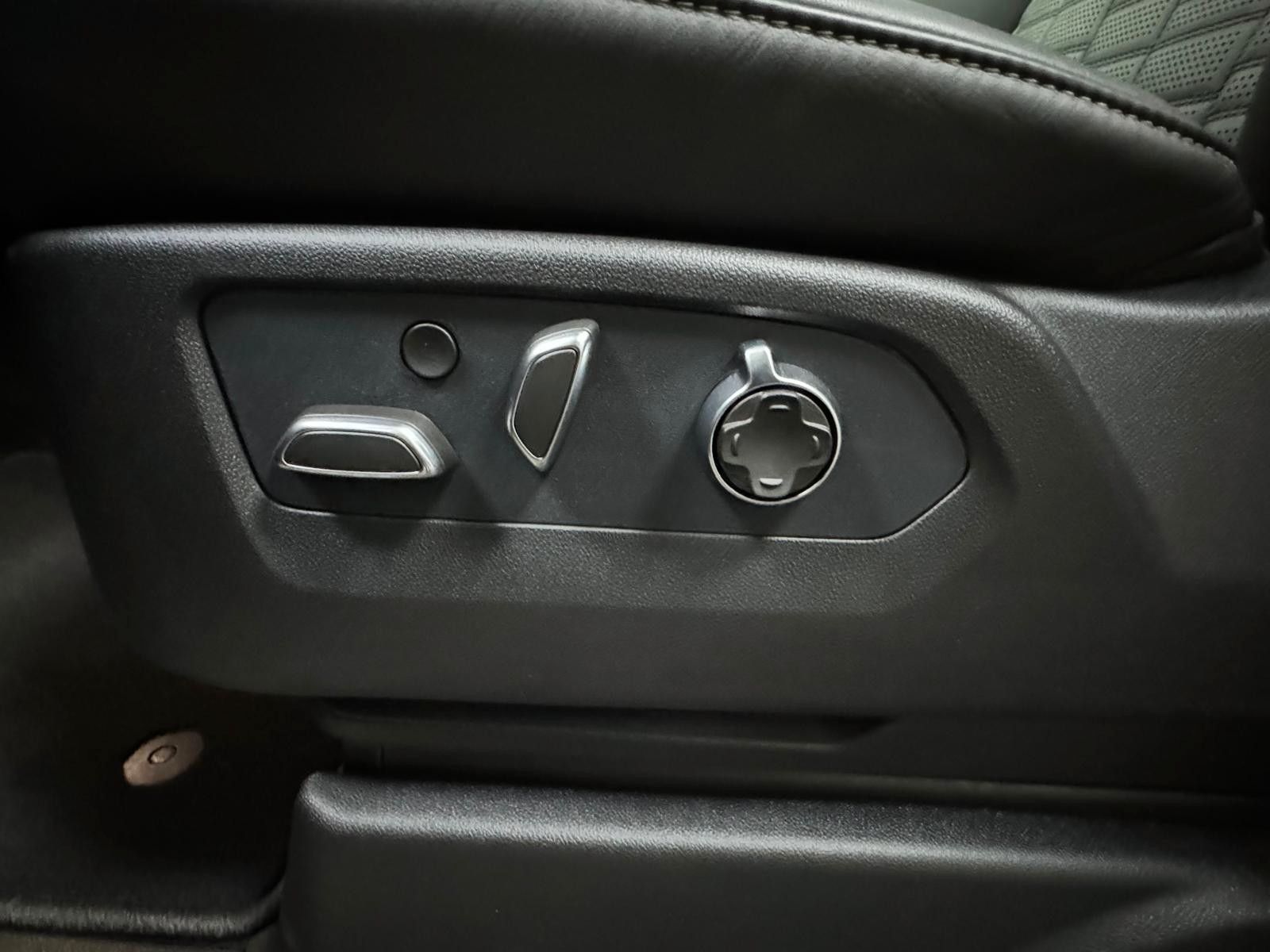 Fahrzeugabbildung Cadillac 2026 ESCALADE SPORT PLATINUM 6.2 V8-HUD-NIGHT V