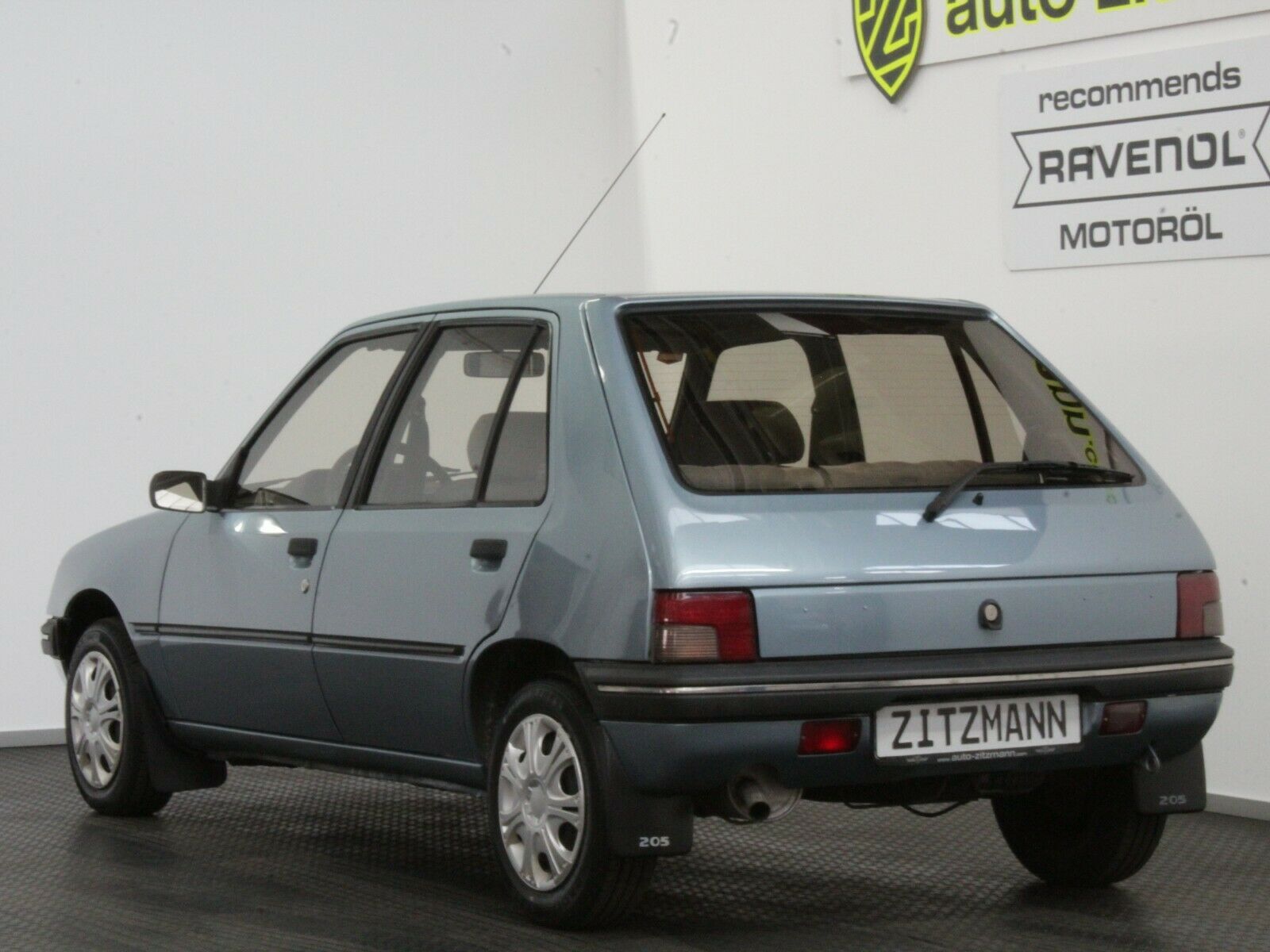 Fahrzeugabbildung Peugeot 205 Automatik Sammler-Zustand