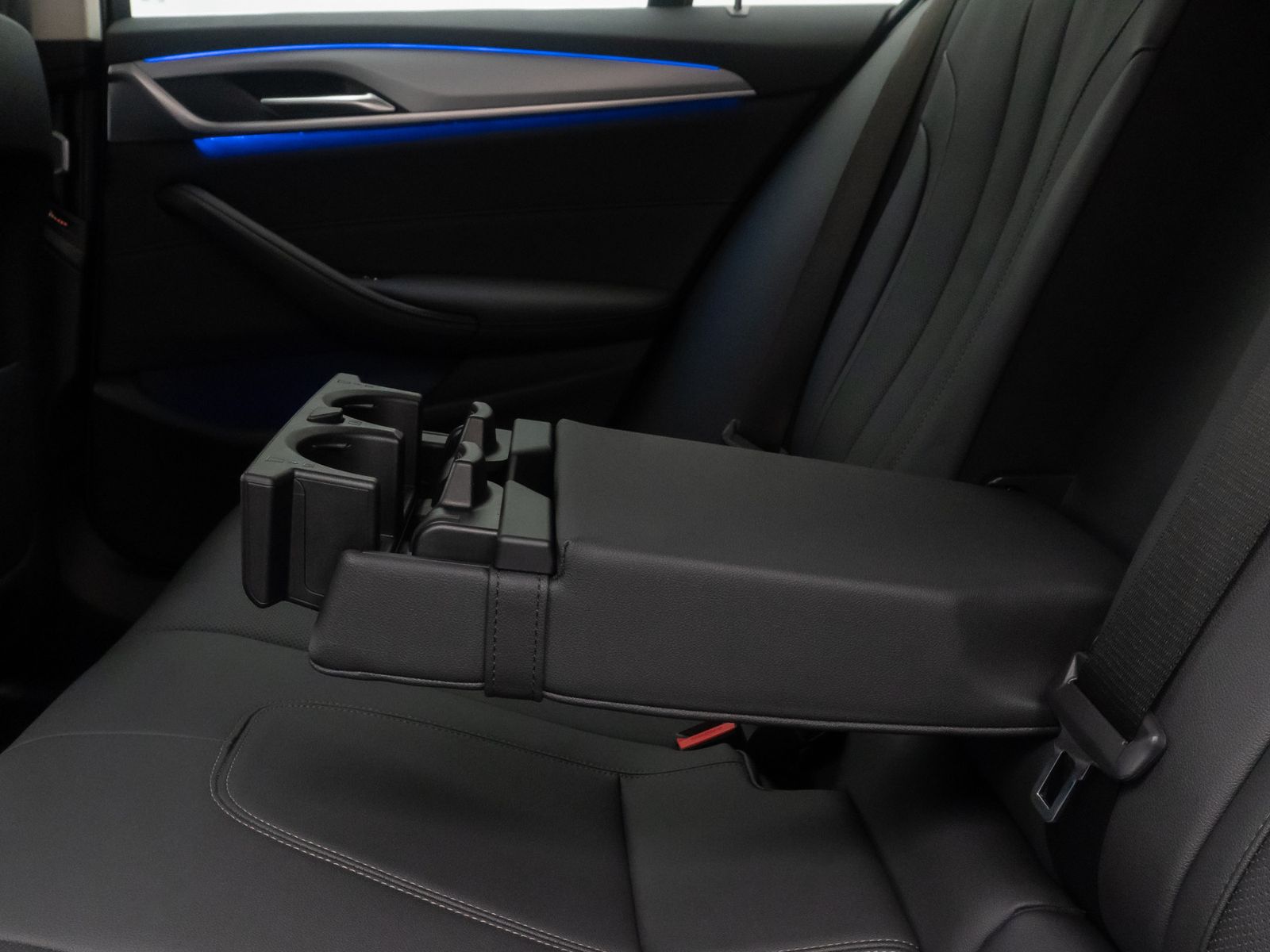 Fahrzeugabbildung BMW 520d Kamera Laser HUD DAB 4xKlima Alarm Komfort