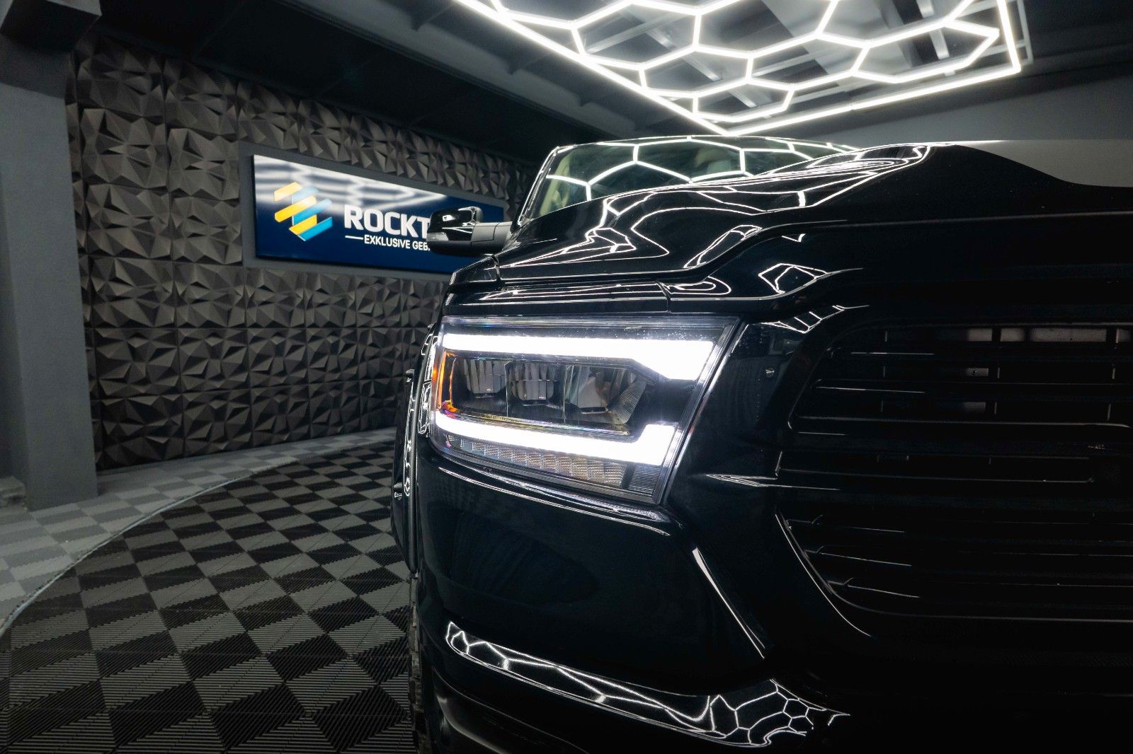 Fahrzeugabbildung Dodge RAM 5.7 V8 HEMI 4x4 LARAMIE Offroad Night LED