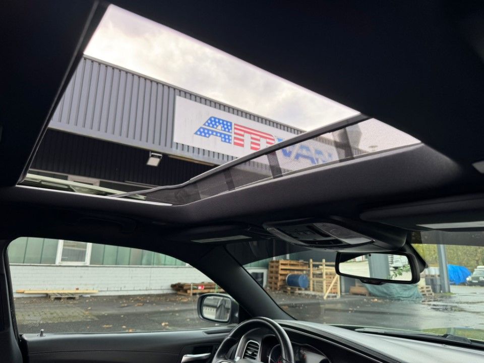 Fahrzeugabbildung Dodge Charger 2020er 6.4 SRT Scatpack Schiebedach Navi