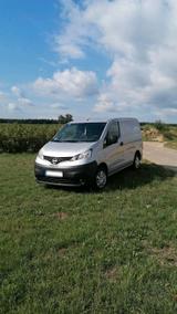 Nissan NV 200 - Nissan Qashqai: Van