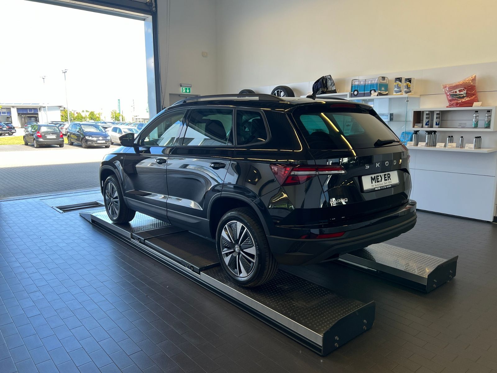 Fahrzeugabbildung SKODA Karoq DRIVE 1.5 TSI DSG *AHK, ACC, LED, Virtual