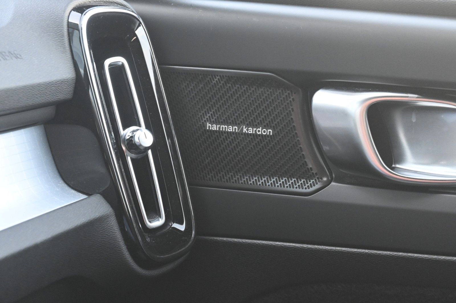 Fahrzeugabbildung Volvo XC40 B3 Plus Dark*FSHZG*360°*ACC*PIXEL