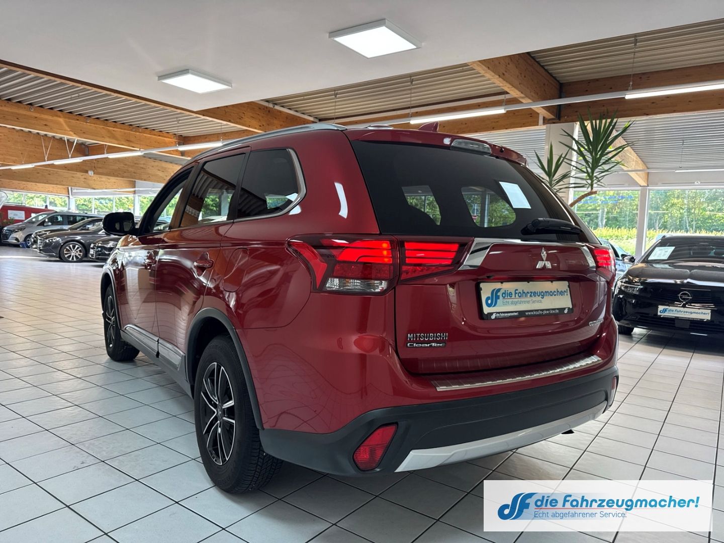 Fahrzeugabbildung Mitsubishi Outlander Edition 100 2WD Apple CarPlay Android