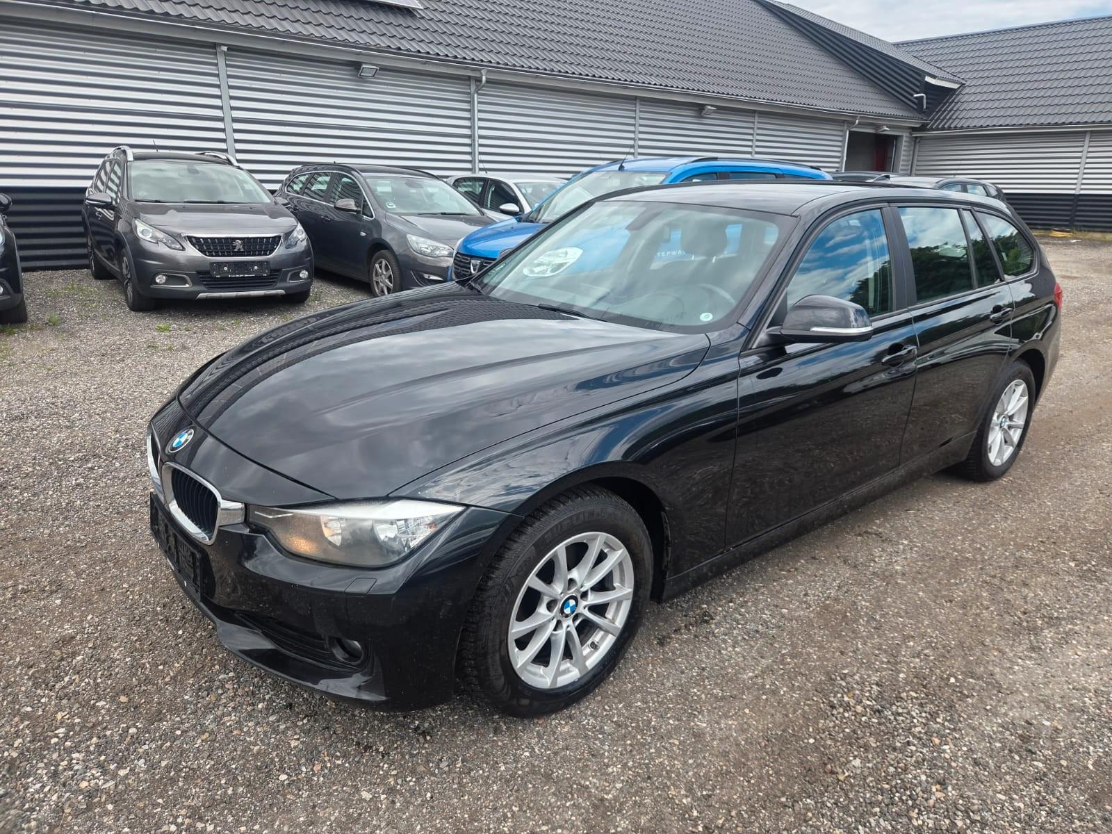 BMW 318 2013 — rear view