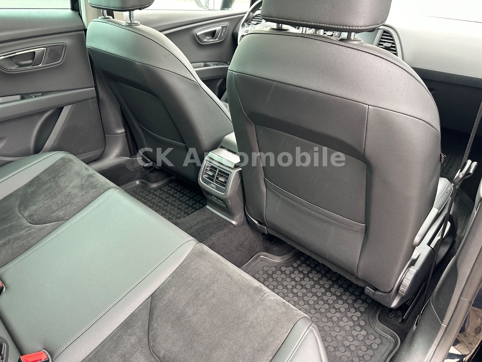 Fahrzeugabbildung SEAT Leon ST Style Automatik/Navi/Pano/Klimaa/LED/AHK