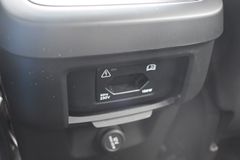 Fahrzeugabbildung Volvo XC60 D4 Autom. R-Design*STHZG*H/K*RFK*ACC*AHK