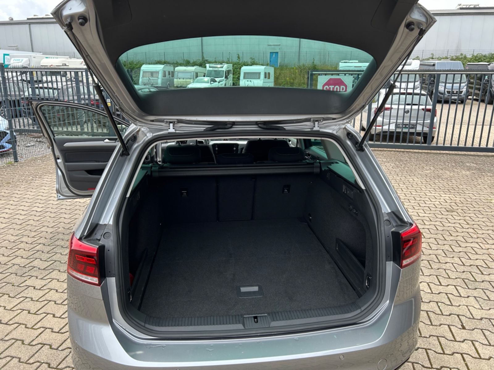 Fahrzeugabbildung Volkswagen Passat Variant Business