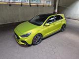 Hyundai i30 2.0 T-GDI N Performance weiss/grün foliert - Hyundai i30 Gebrauchtwagen in Hamburg