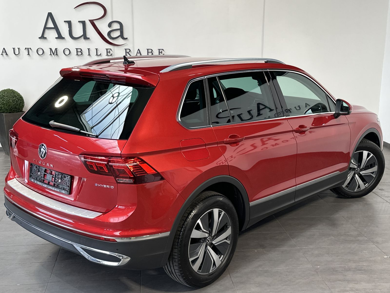 Fahrzeugabbildung Volkswagen Tiguan Elegance eHybrid NAV+LED+AHK+KAM+VCOCKPIT