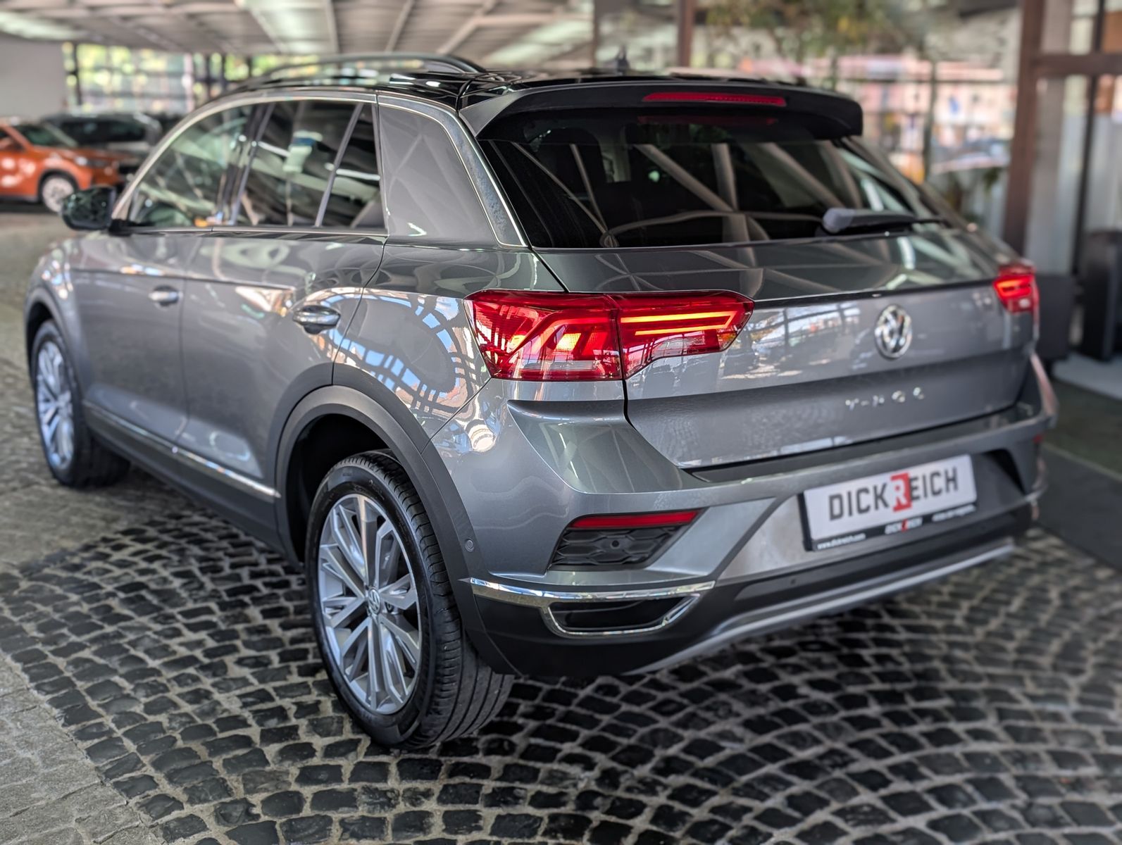 Fahrzeugabbildung Volkswagen T-Roc 1.6 TDI IQ.DRIVE ACC LED KAM SHZ AHK VIRT