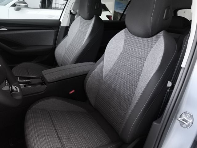 Fahrzeugabbildung SKODA Superb Combi 2.0 TDI DSG Selection AHK MATRIX NA