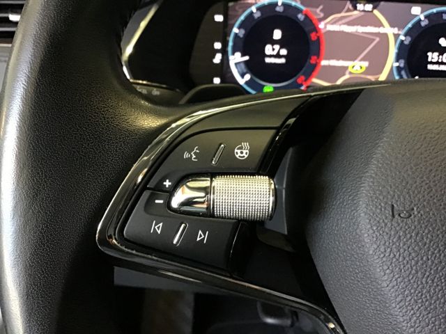 Fahrzeugabbildung Skoda Octavia Ambition 2.0 TDI Combi DSG/Navi/Tempo