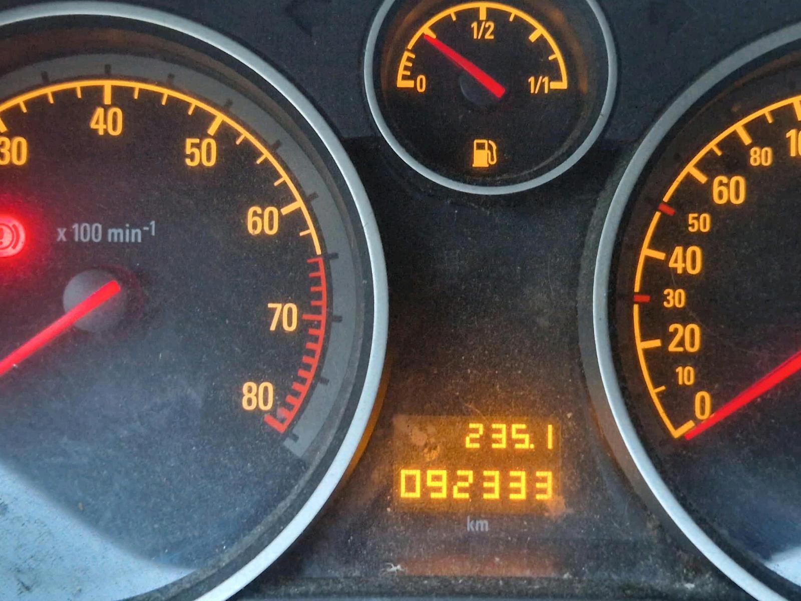 Opel Astra 2009 — photo 13