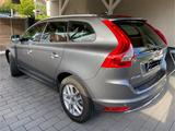 Volvo XC60 T5 AWD Summum Geartronic Topzustand - Volvo XC60: Allradantrieb
