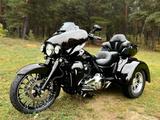 Harley-Davidson Tri Glide Ultra FLHTCUTG  - HARLEY-DAVIDSON TRI GLIDE