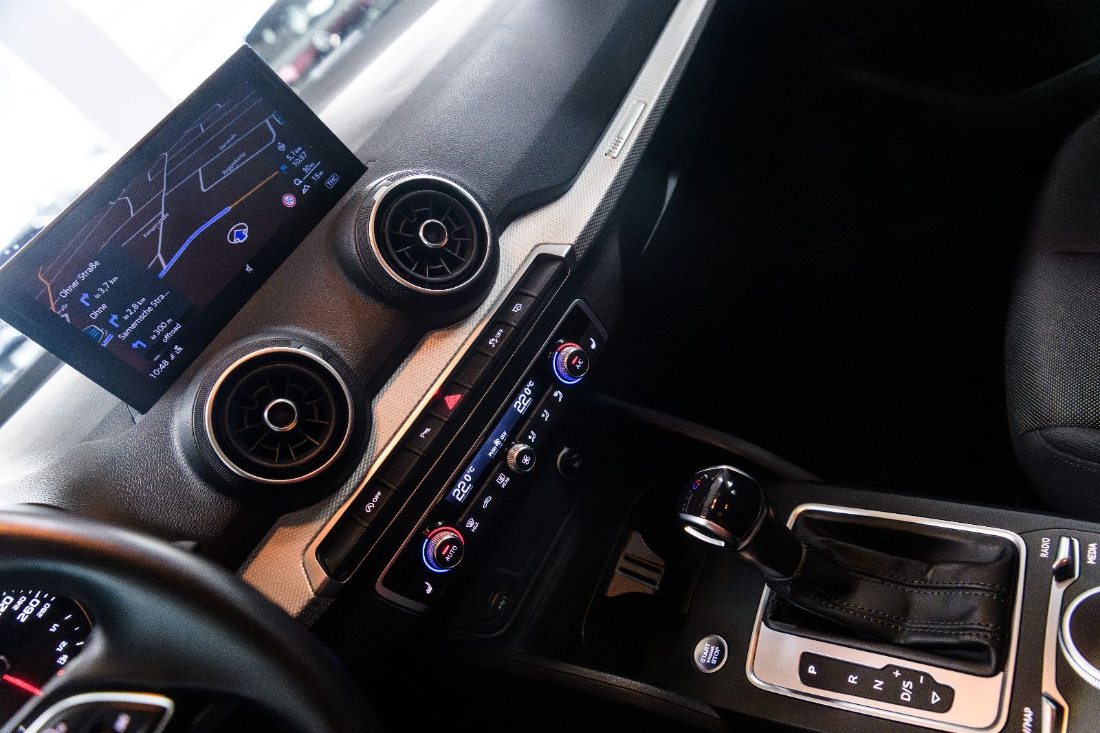 Fahrzeugabbildung Audi Q2 35 TFSI S tronic LED/SZH/NAVI