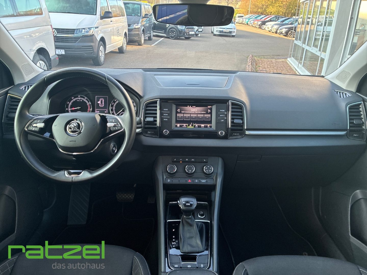 Fahrzeugabbildung SKODA Karoq Ambition 1.5 TSI DSG DAB SHZ Spurwechselas