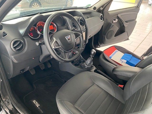 Fahrzeugabbildung Dacia Duster I Black Shadow 4x2 1.2 AHK/KAMERA/NAVI/SH