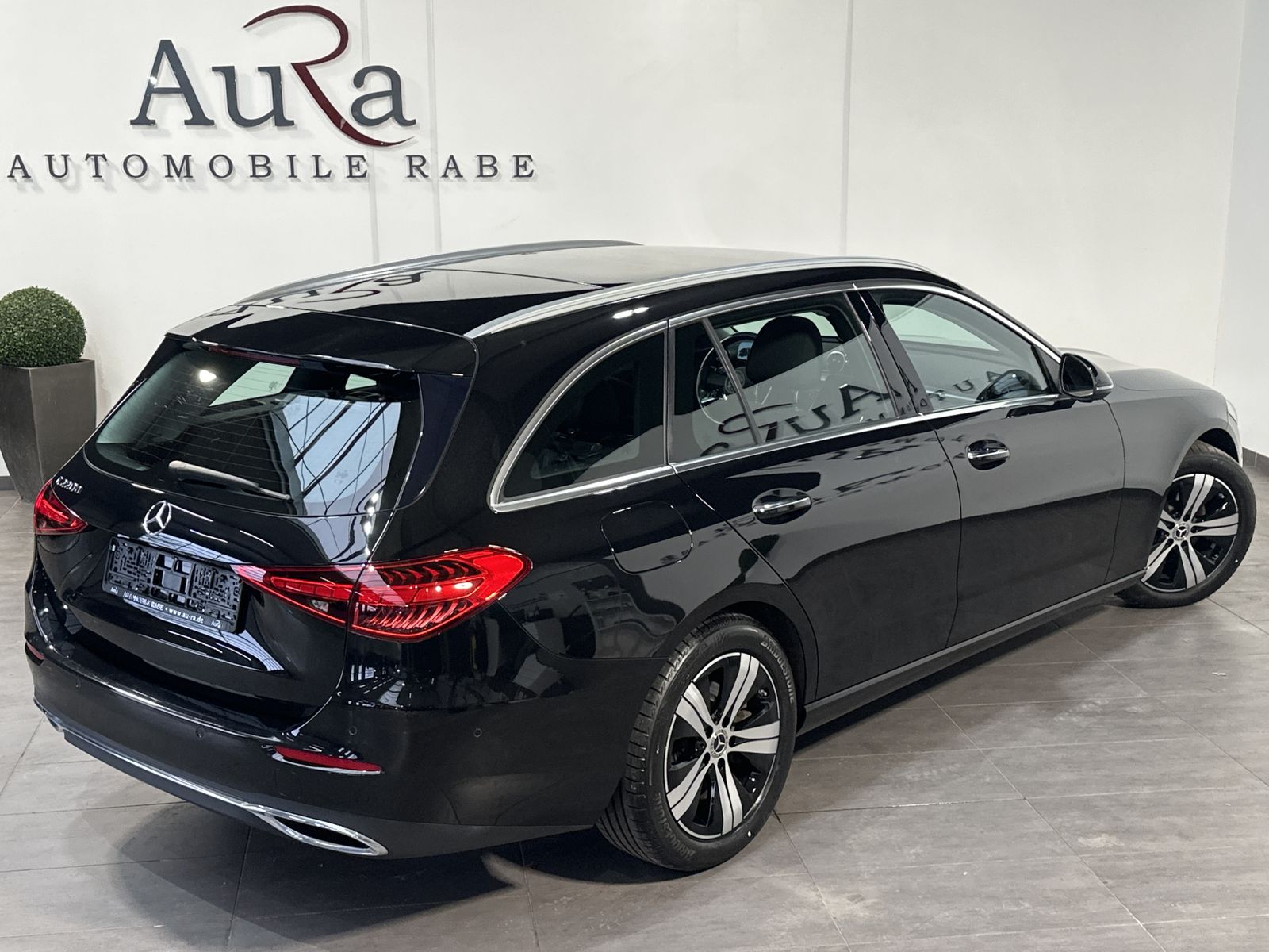 Fahrzeugabbildung Mercedes-Benz C 220d T 4M Avantgarde NAV+LED+AHK+KAM+V-COCK+1H