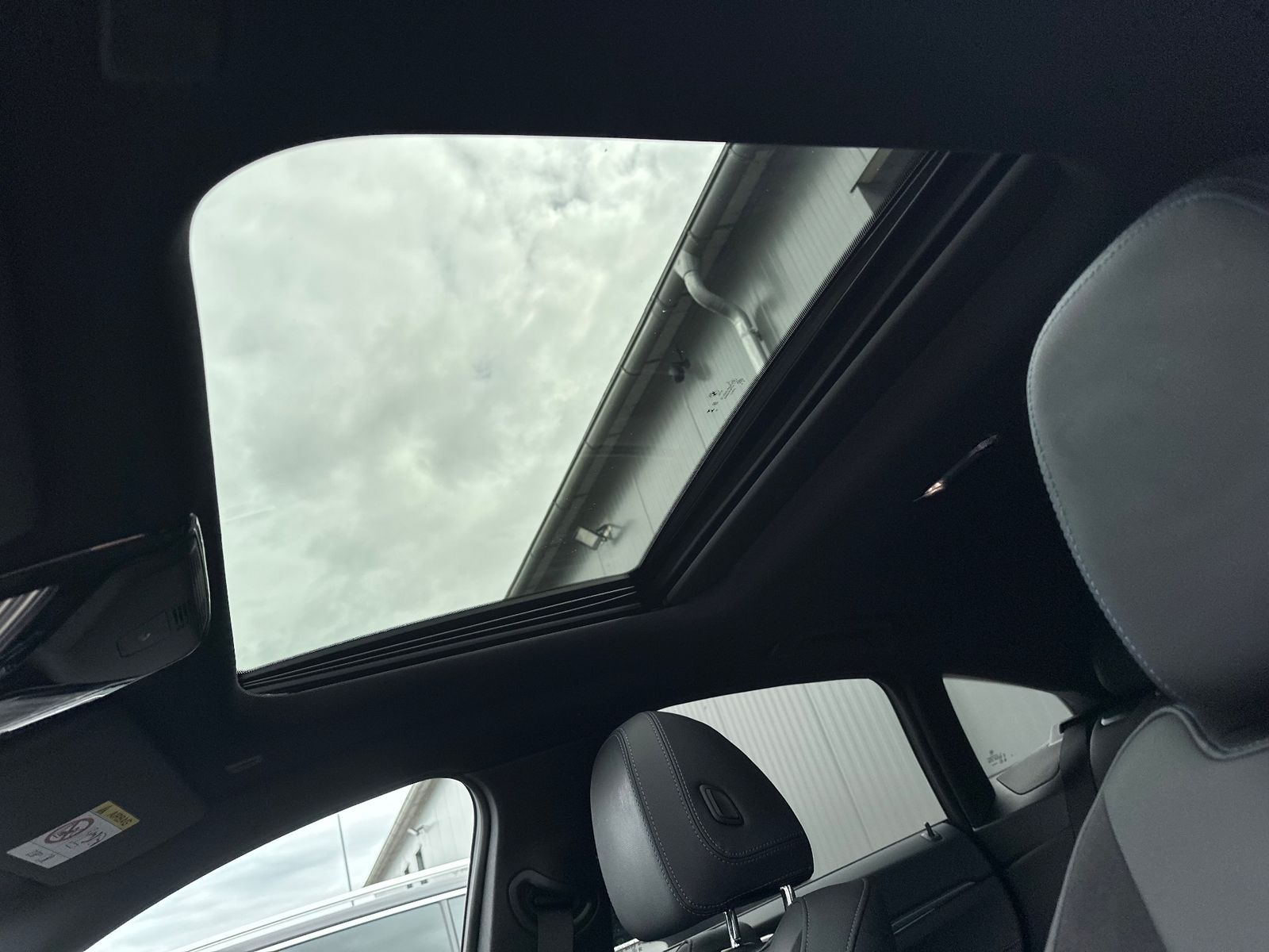 Fahrzeugabbildung BMW i4 eDrive40 Gran Coupé M-Sport NAV+LED+PANO+AHK