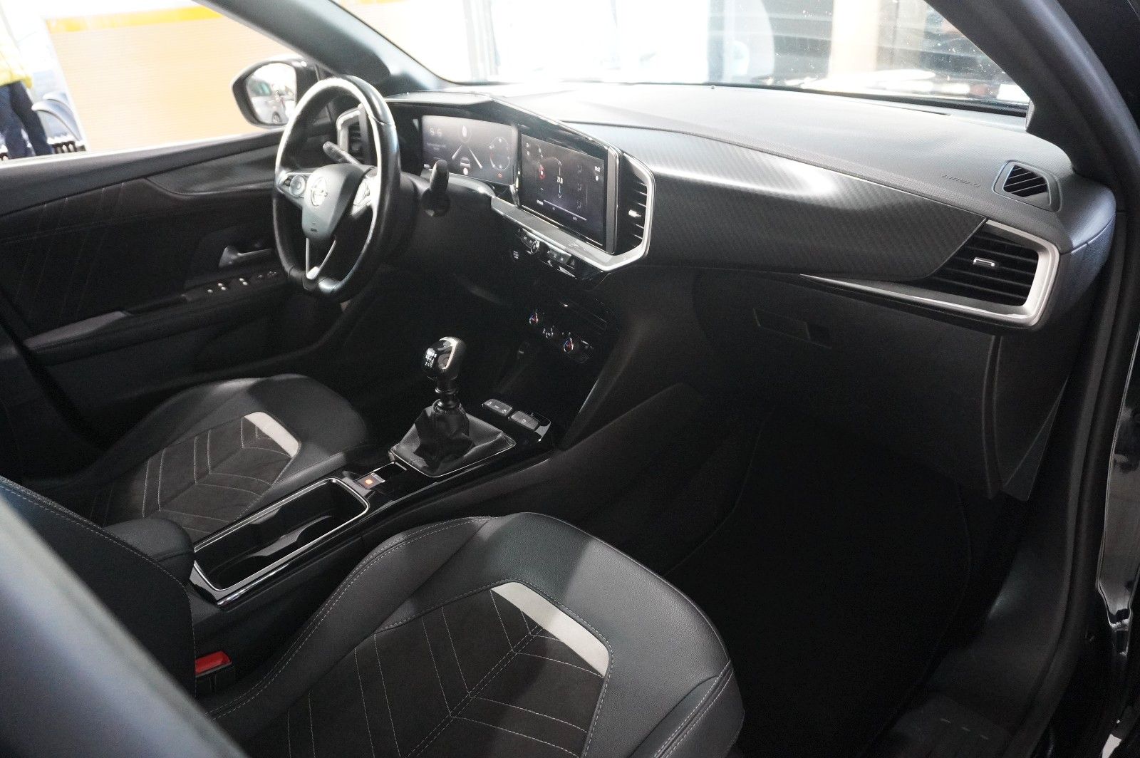 Fahrzeugabbildung Opel Mokka 1.2 Ultimate AHK/NAVI/SHZ/KAMERA/ACC/18"AL
