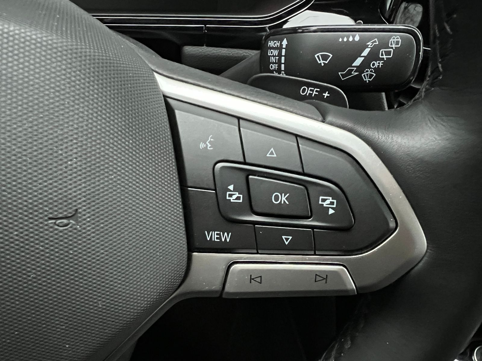 Fahrzeugabbildung Volkswagen T-Roc Style 1.5 TSI DSG *AHK, LED, BlackStyle, 1